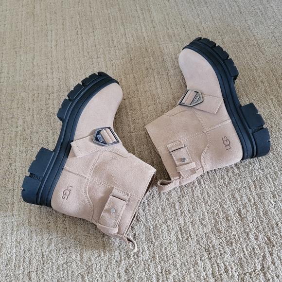 New UGG Ashton Short Waterproof Suede Buckle Boots, Size 7.5 - Picture 7 of 16